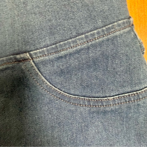 NWOT HUE Denim Leggings - Picture 10 of 12